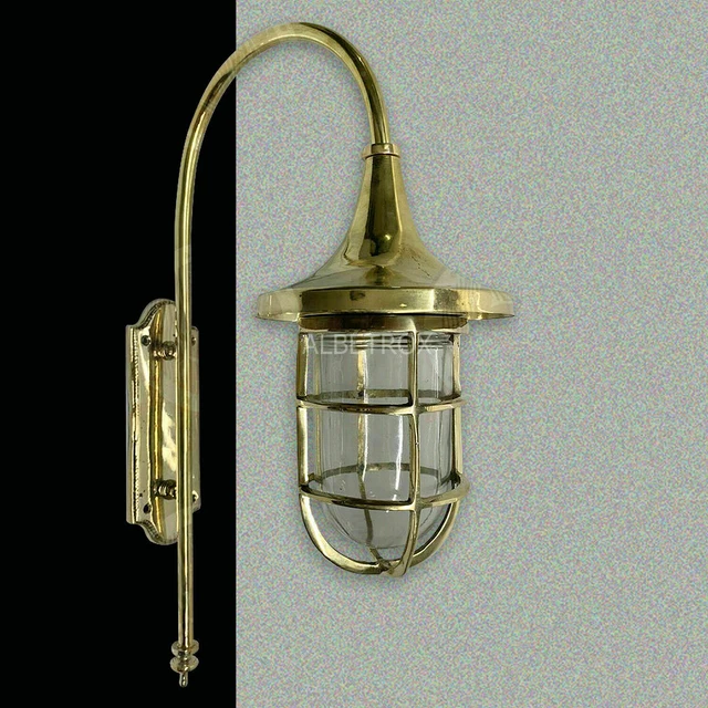 Aplique de pared de estilo marino con mamparo de estilo náutico antiguo de...