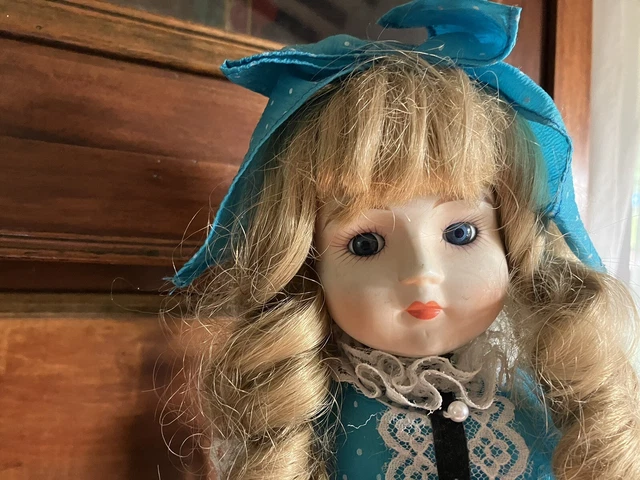 Poupée En Porcelaine Vintage - 40 Cm - Habillée - Années 70 - Rare