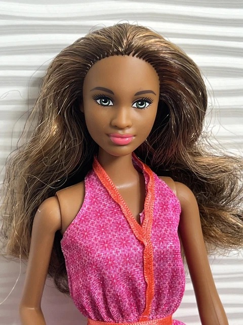 ROBE POUPEE BARBIE Mattel Neuve Fashionistas Gbk12 Noire Rose Violette Fleurs EUR 7,00 - FR