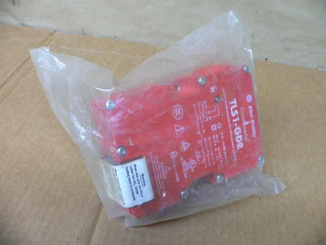 New Allen Bradley 440G-T21Bnpt-4B Guardlock Switch Ser.b 440Gt21Bnpt4B