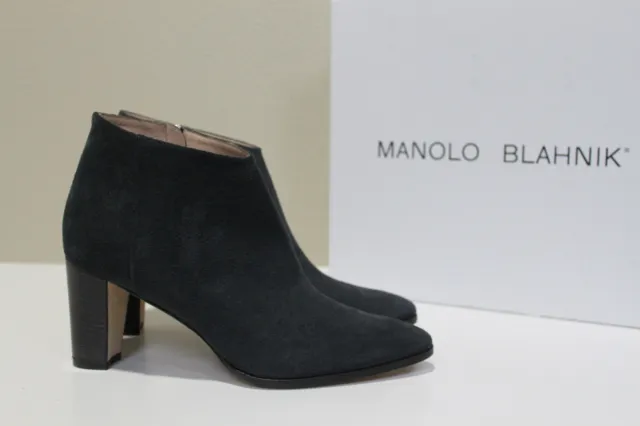 New sz 10 / 40 Manolo Blahnik Brusta Gray Suede Pointed Toe Ankle Bootie Shoe