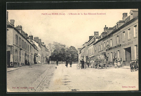 CPA Pacy-sur-Eure, L´Entrèe de la Rue Edouard-Isambard