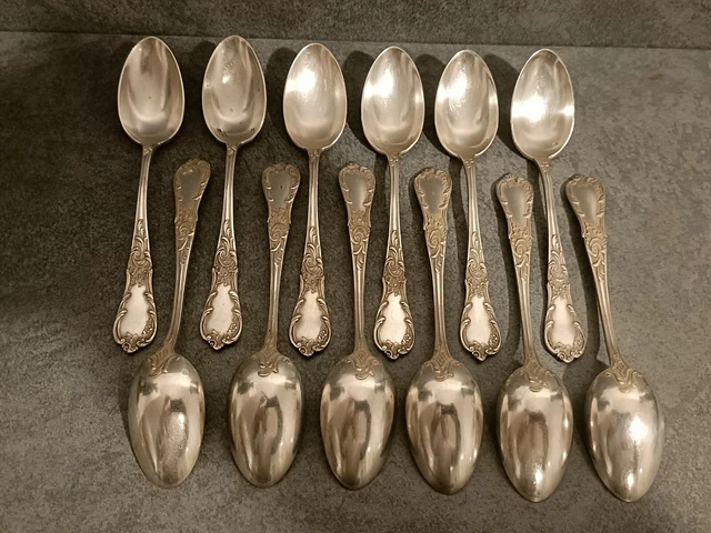 12 cuillères de table en métal argenté Saint Medard modèle Mozart
