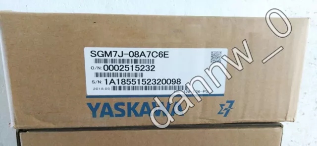 New in box Yaskawa SGM7J-08A7C6E AC Servo Motor/1