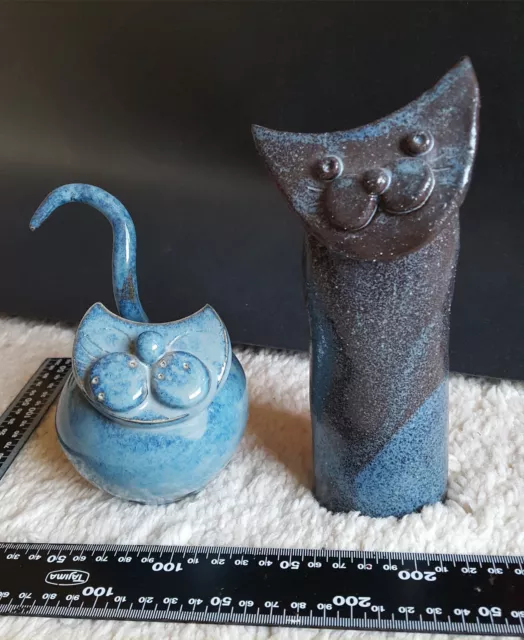 2 Katzenfiguren Skulpturen Statuetten aus Keramik