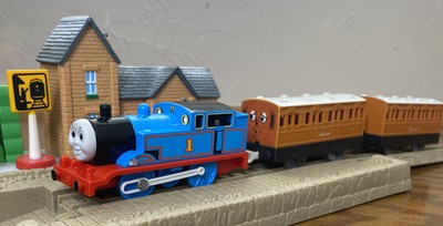 tomy trackmaster thomas annie and clarabel