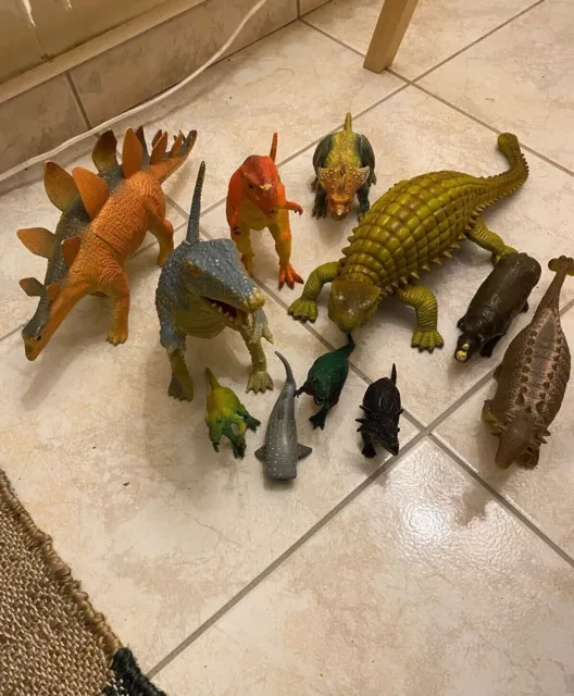 Lot de 10 dinosaures figurines