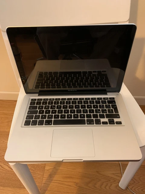 Apple MacBook Pro 13.3" (120 GB SSD Intel Core 2 Duo Mid 2010,RAM 4GB) Laptop
