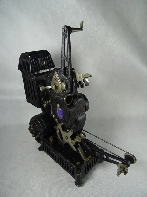 Pathe 38 Projecteur 9.5 avec 1 film  De Lattre Maréchal de