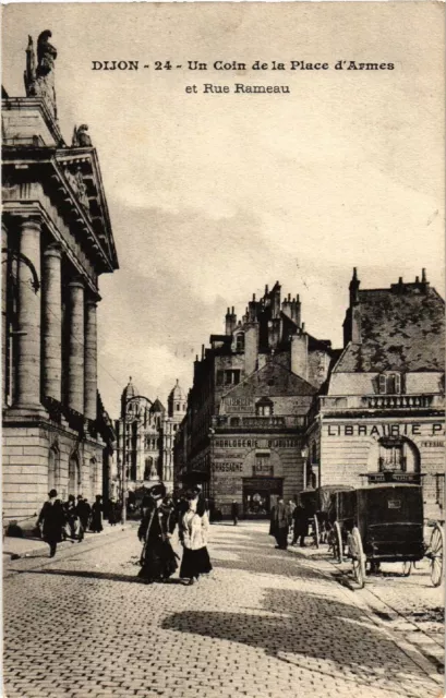 CPA DIJON - Un Coin de la Place d'Armes et Rue Rameau (633497)