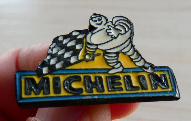 Pin's Vintage Bibendum Michelin - Compétition Course Drapeau à Damier