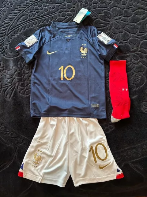 MAILLOT +SHORT ET chaussettes Foot. Equipe de France 2022. N°10 K Mbappe  NEUF EUR 35,00 - PicClick FR