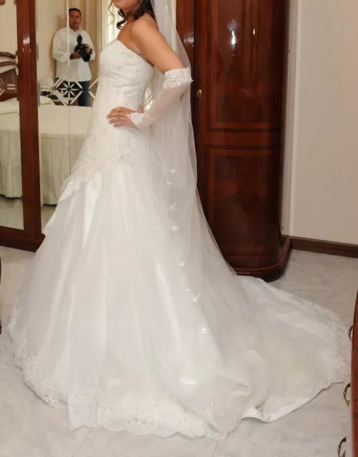 abito da sposa scollatura a cuore, stile principesco con pizzo e perline,usato