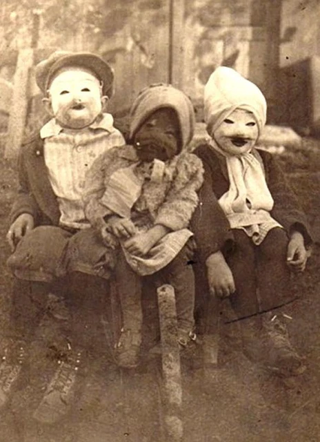 Antique Halloween Photo 1150b Oddleys Strange & Bizarre