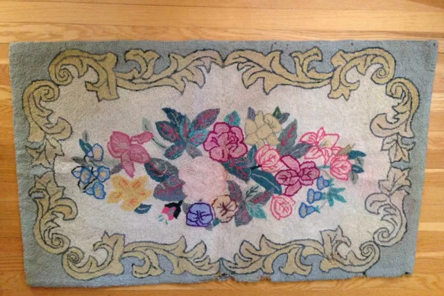 Vintage Antique Folk Art Hooked Rug Floral Design 47" x 29"