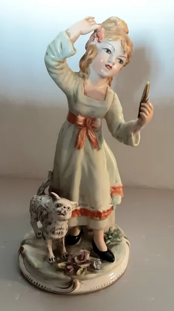Belle Figurine en porcelaine Capodimonte, N couronné,  Elégante au Miroir - Chat