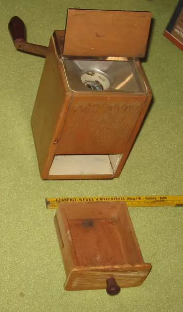 (x) Kaffeemühle, Holz, alt oder antik, Deko, mit Handkurbel