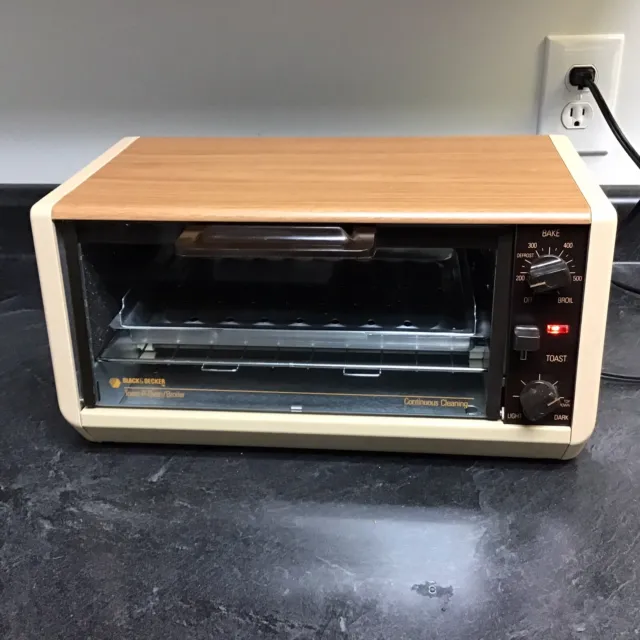 https://www.picclickimg.com/QrUAAOSwiFVlW7F7/Black-Decker-TR50-TY2-Spacemaker-Toast-R-Oven-Toaster.webp
