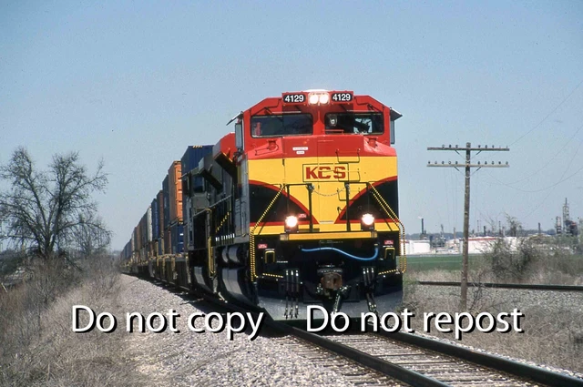 Original slide KODACHROME KCS 4129 SD70M-2 w train south of Hartford IL
