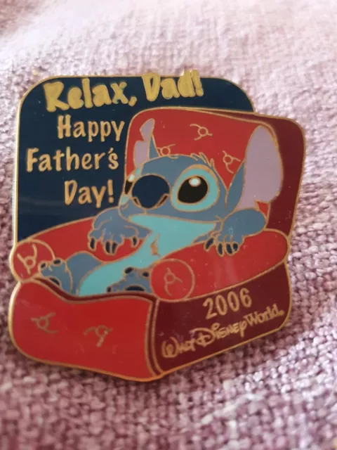 Disney WDW pin - RARE of 2500 - Father's Day 'Relax Dad' 2006 Stitch