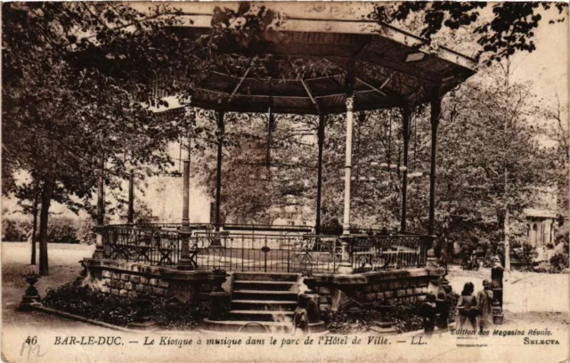 CPA BAR-le-DUC - Le Kiosque a musique dans le parc de l'Hotel de Ville (631288)