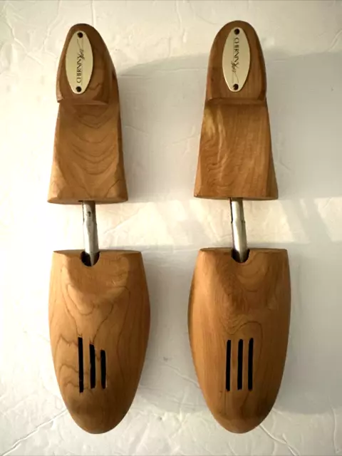 CHERNIN'S : 1 Pair Cedar Wood Shoe Trees Form Keepers Stretchers MEDIUM Vintage