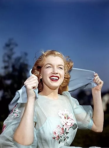 MARILYN MONROE  YOUNG BEAUTY IN FLOWER DRESS  (1) RARE 4x6 GalleryQuality PHOTO