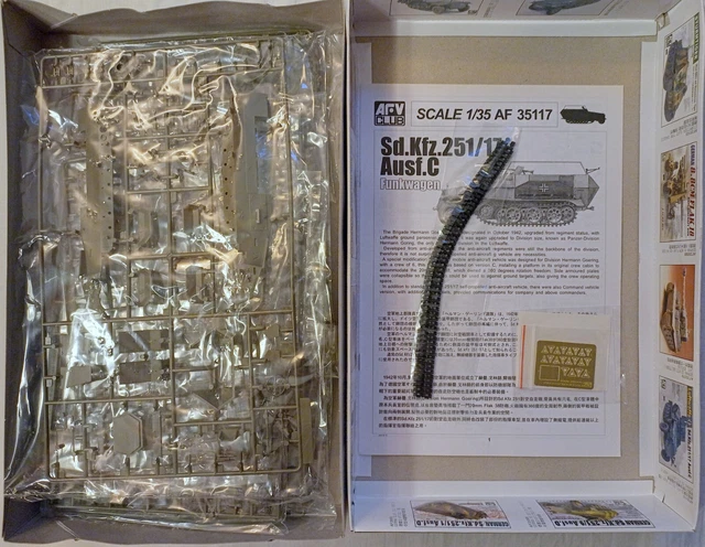 AFV-Club 35117 Kit De Modélisme – Véhicule Militaire Sd.Kfz. 251/17 Command – Maquette Plastique à Monter – Pour Passionnés D'Histoire Et De Blindés