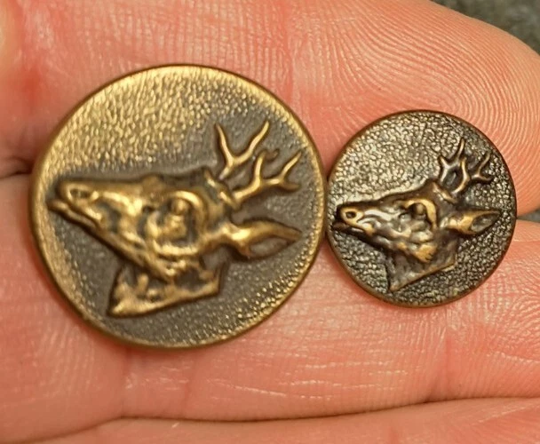 ANCIEN BOUTON CHASSE X2 (Cerf) / - OLD BUTTON 15mm ANCIEN BOUTON CHASSE X2 (Cerf) / - OLD BUTTON 15mm