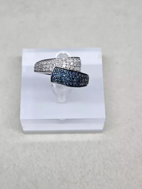 9ct White Gold Blue & White Diamond Ring Size S (2.51g)