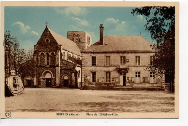 SUIPPES - Marne - CPA 51 - un Tank sur la place de l' hotel de ville