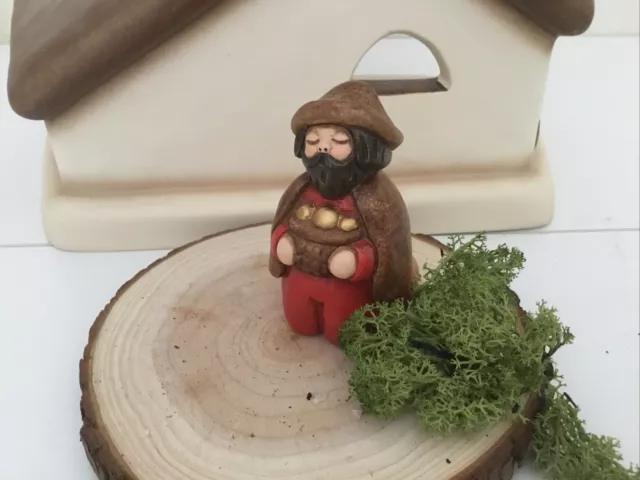 THUN PRESEPE CLASSICO: Pastore Con Doni V Rossa     Fuori Produzione