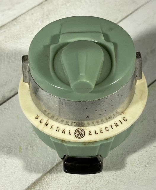 VINTAGE GENERAL ELECTRIC 1960 Cord Reel Cleaner Vacuum Mini Tape