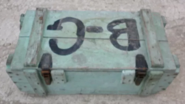 Ancienne caisse de munitions militaire