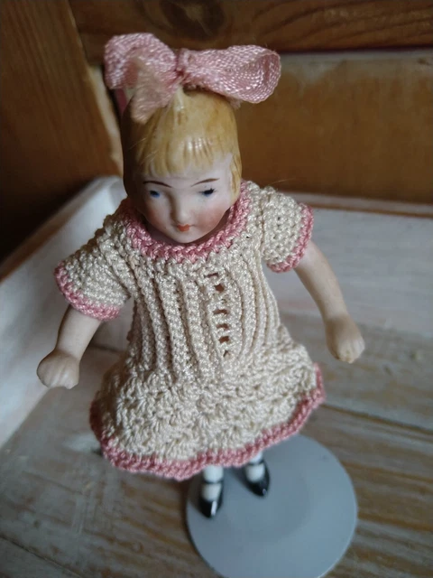 POUPÉE ANCENNE ALLEMANDE TÊTE BSCUT MARQUÉE DEP - BEAUX HABTS - T7