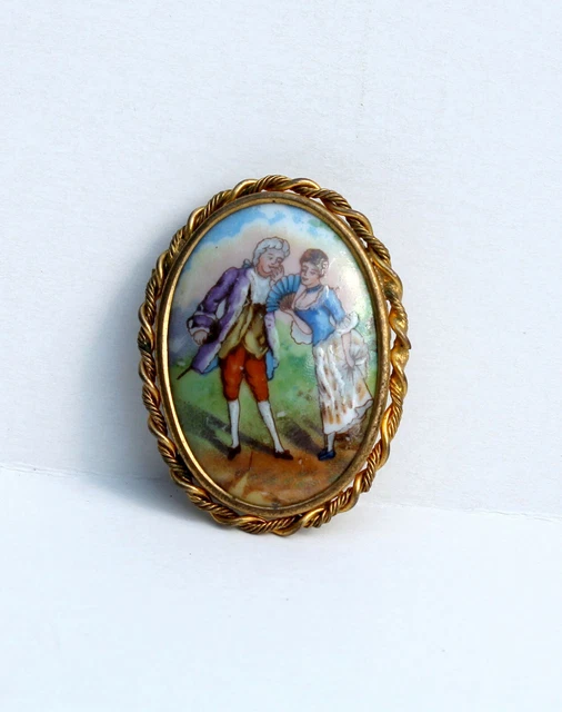 Broche Limoges Porcelaine - Scène Galante Monture Métal Doré - Bijou Vintage Occasion