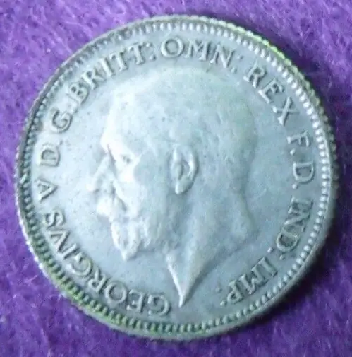 1928 GEORGE V SILVER SIXPENCE  ( 50% Silver )  British 6d Coin.   833