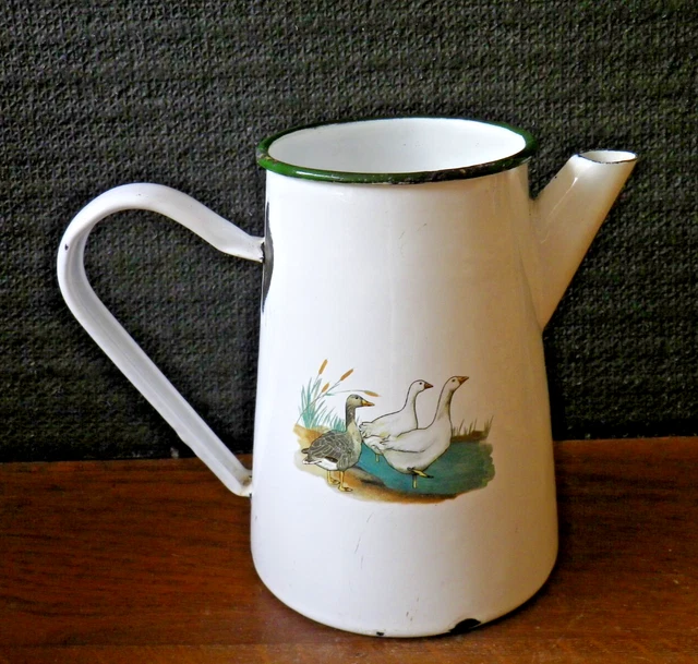 Ancen grand broc à eau en tôle émallée vert et blanc - Brocante