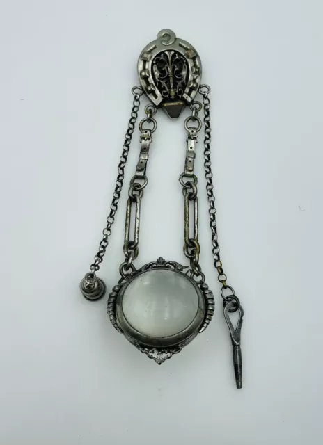 Antique Victorien Plaqué Argent Laiton Châtelaine Médaillon Pendentifs Fer Pin