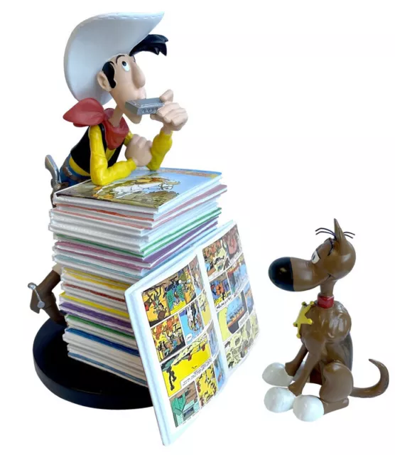 Lucky Luke statuette Luke et Rantanplan avec une pile d'albums BD 03917