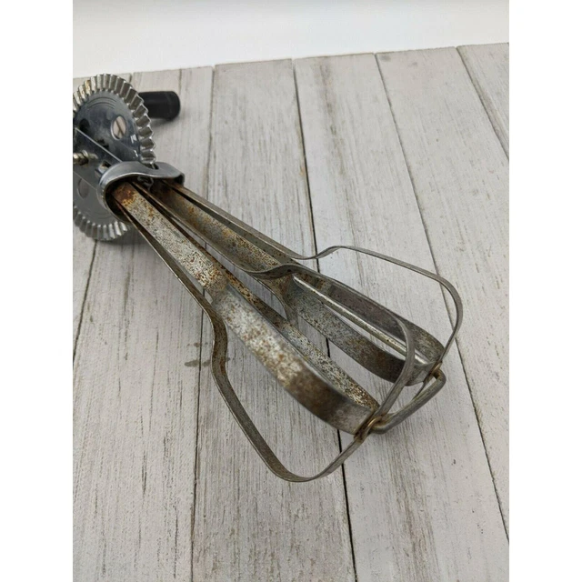 Vintage EKCO Hand Crank Egg Beater w/ Off-Set Handle Black Works Rusty 2