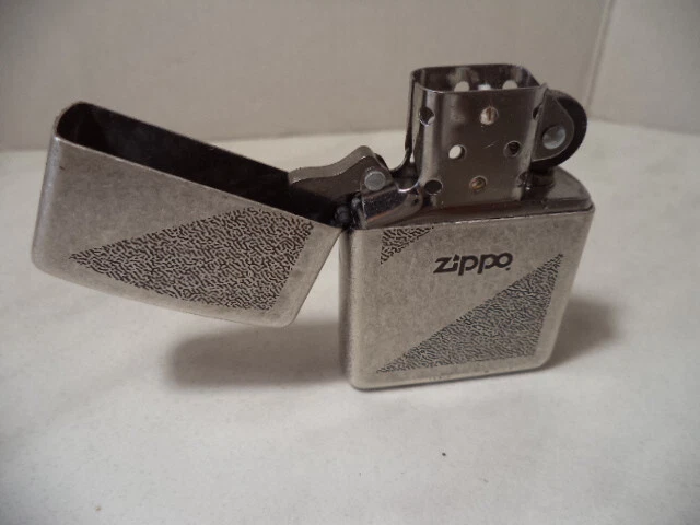 Zippo Classic Accendino In Ottone - Edizione Limitata AC/DC - Design Originale, Ricaricabile, Prodotto In USA - 2