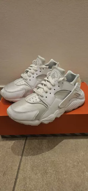 Huarache verdi e online bianche