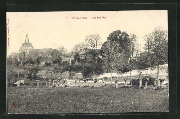 CPA Suilly-la-Tour, Vue Sud-Est, vue partielle avec l'Église 1910