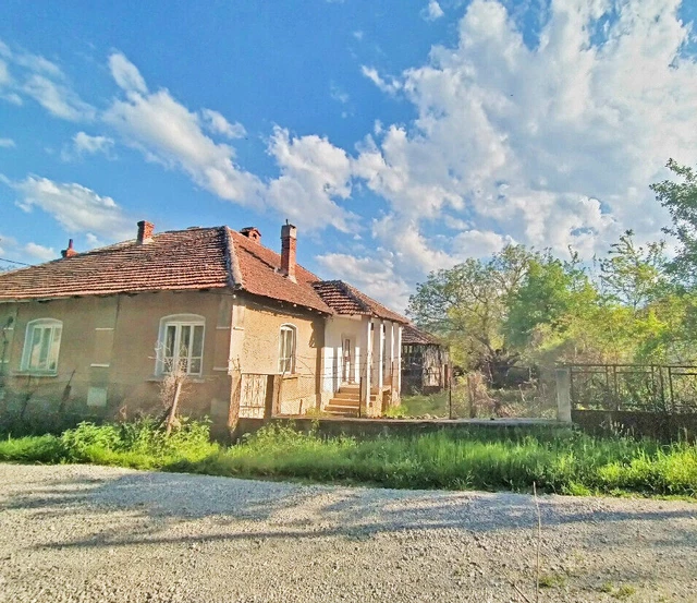 Bulgarian House and Barn with Flat Yard Home Property Bulgaria EU spain climat 2