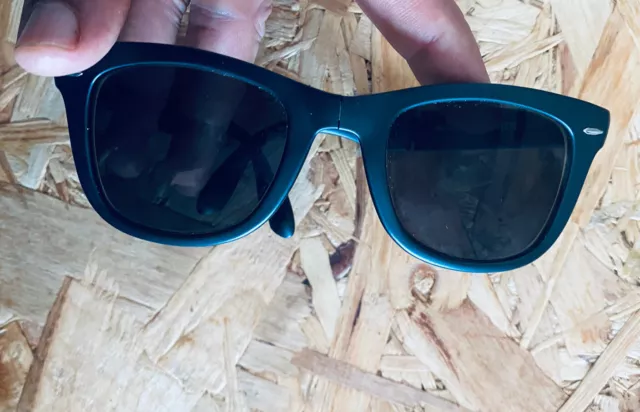 Ray-Ban  Classic RB4105 Occhiali da Sole - Neri Con Lenti Da Vesta