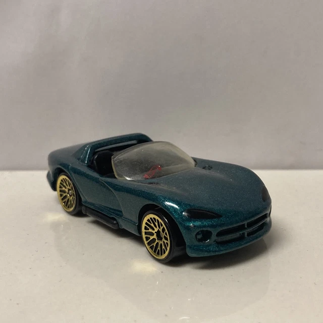 1992-1995 Dodge Viper SR1 RT/10 Collectible 1/64 Scale Diecast Diorama Model