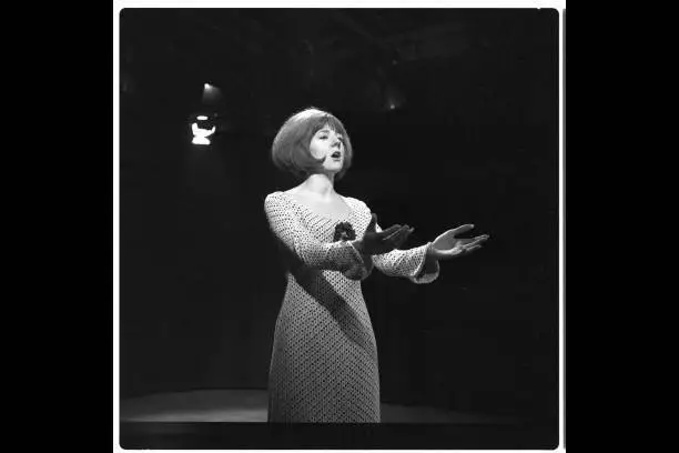 Singer Cilla Black Performing On Stage 1965 OLD TV PHOTO 1