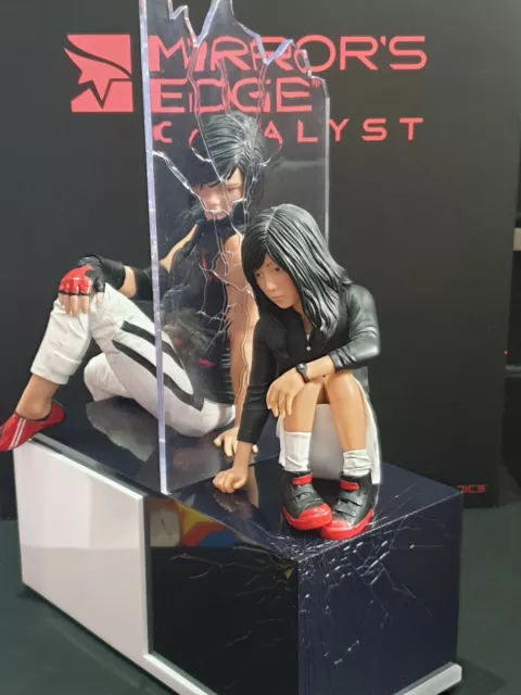 Mirrors Edge Catalyst collectors edition PS4 statue steelbook tattoos art cards