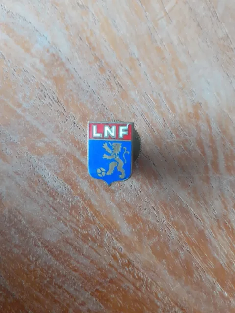 Ancien Pin's à Visser LIGUE NATIONALE DE FOOTBALL